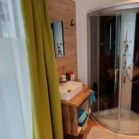 Apartman Egons 2 *